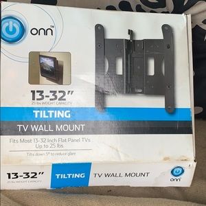 𝘼 Onn TV Wall Mount 13-32” 25 lbs weight capacity